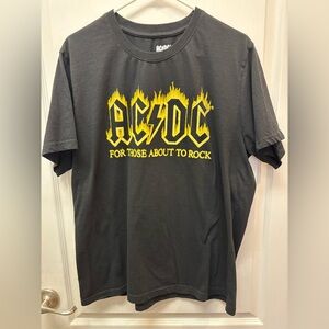 AC/DC Men’s Black Tee w/Yellow & Black Flame Logo Size XL